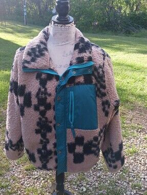 URBAN OUTFITTERS SHERPA TIRBAL PRINT TEDDY JACKET Size Small
